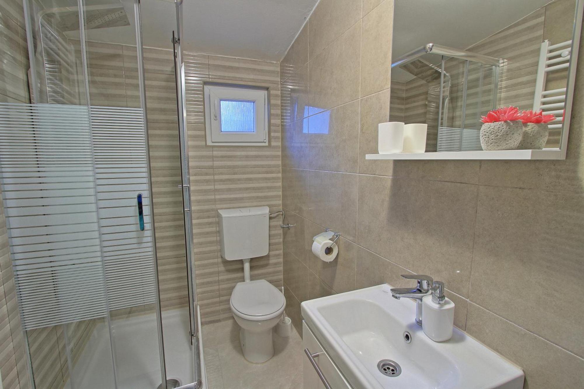 Guesthouse L&K Brinje Eksteriør bilde